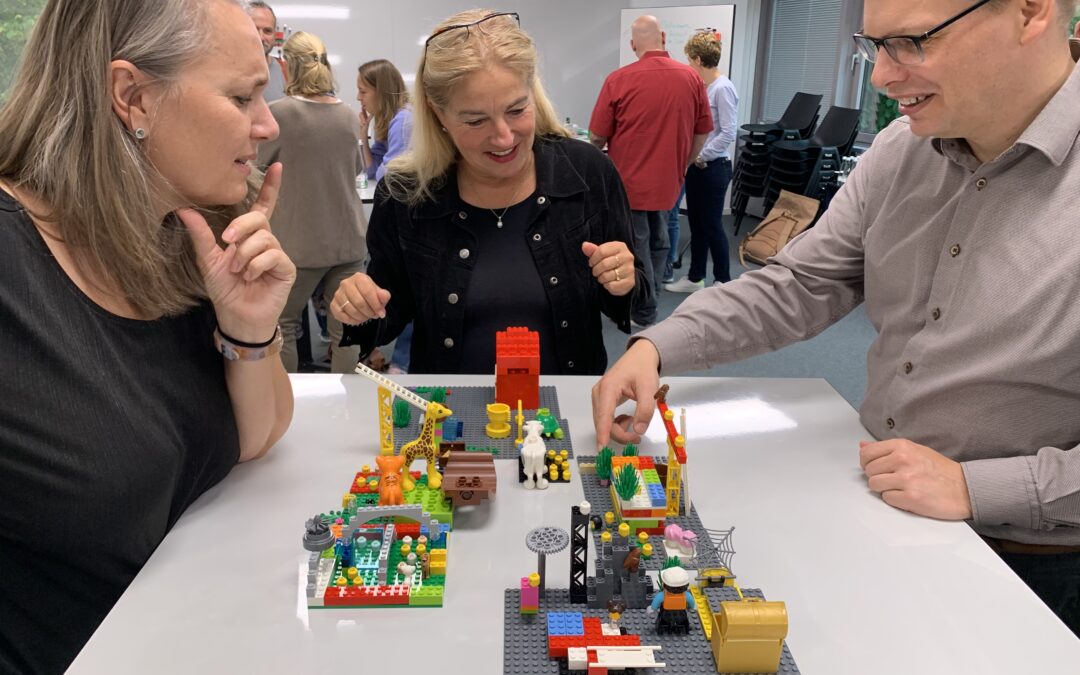 𝗟𝗘𝗚𝗢® 𝗦𝗘𝗥𝗜𝗢𝗨𝗦 𝗣𝗟𝗔𝗬® 𝘄𝗶𝗿𝗸𝘁 – 𝘄𝗲𝗶𝗹 𝗲𝘀 𝗧𝗲𝗮𝗺𝘀 𝗶𝗻𝘀 𝗧𝘂𝗻 𝗯𝗿𝗶𝗻𝗴𝘁, 𝘀𝘁𝗮𝘁𝘁 𝗻𝘂𝗿 𝗶𝗻𝘀 𝗥𝗲𝗱𝗲𝗻